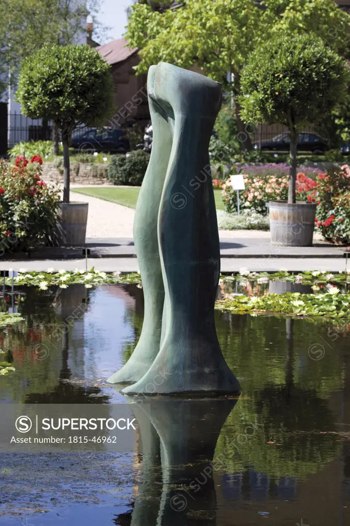 Germany, North Rhine-Westphalia, Bonn, Botanical garden, Lake with sculpture