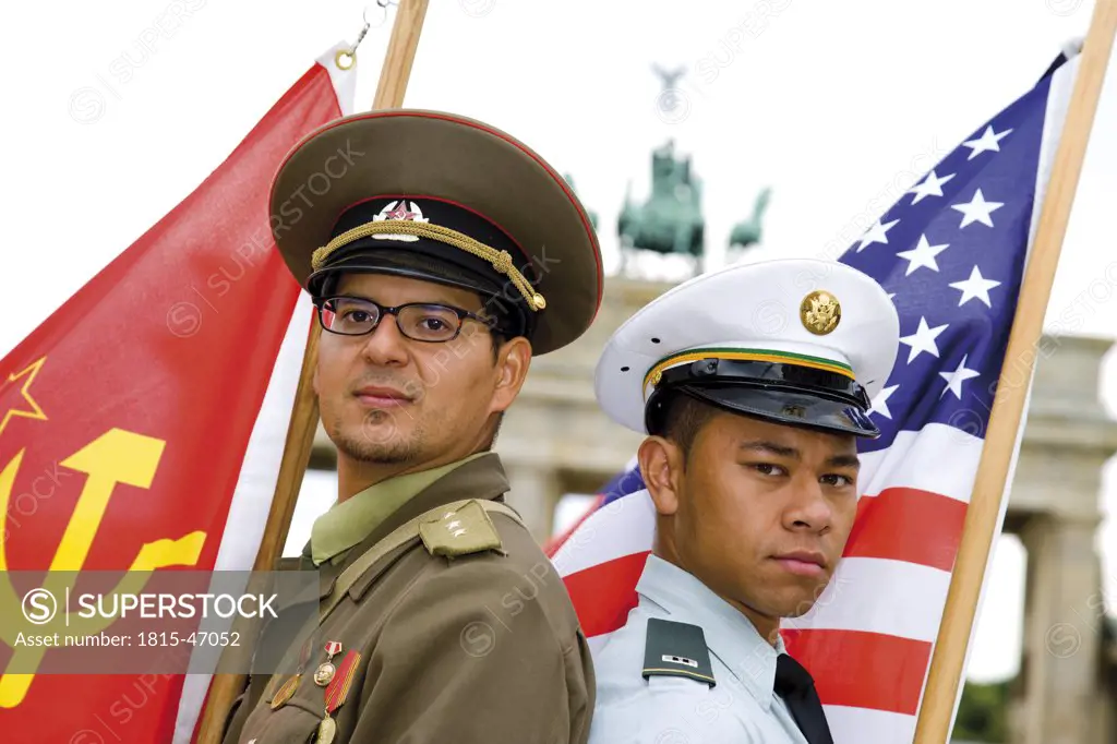 Germany, Berlin, Russian and American soldier in front of Brandenburger Tor, portrait, close-up