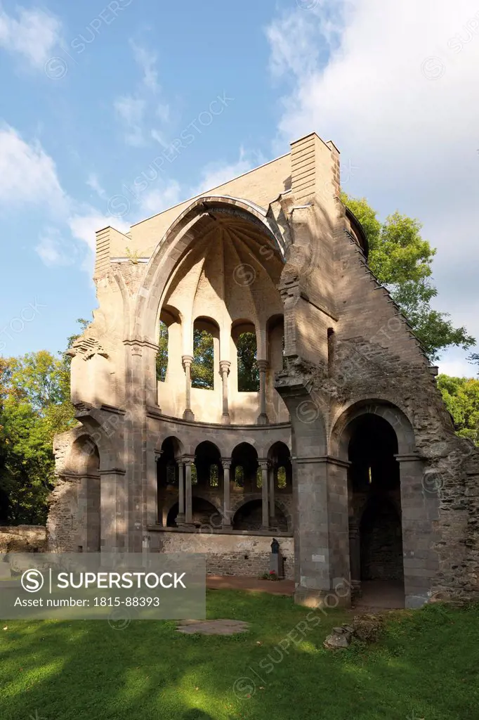 Europe, Germany, North Rhine_Westphalia, Seven Mountains region, Siebengebirge, Ruins of choir in heisterbach abbey