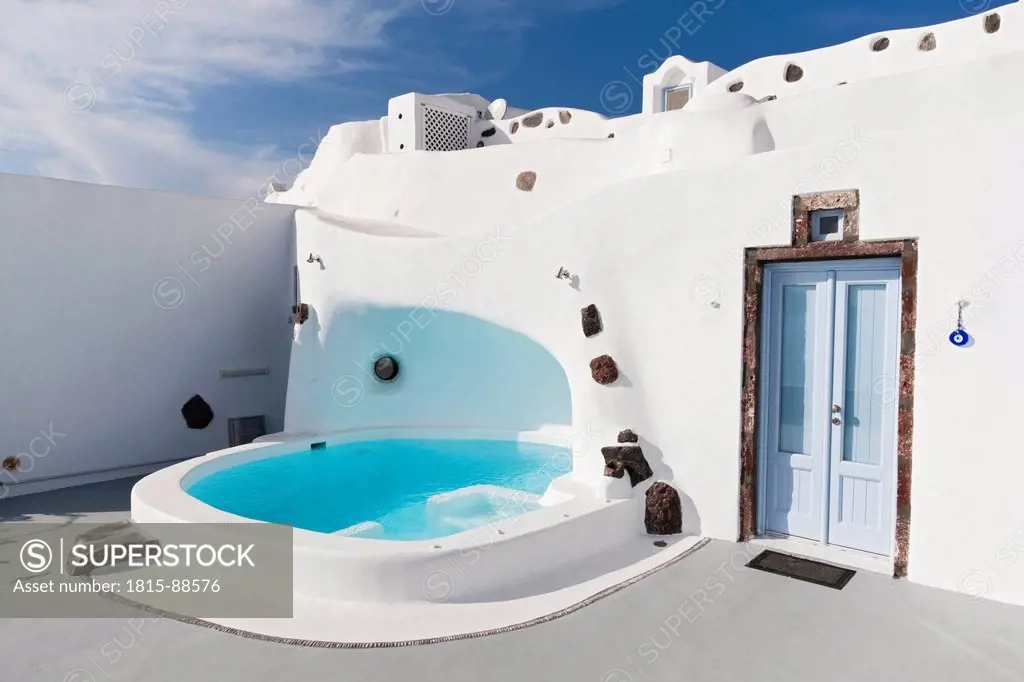 Greece, Cyclades, Thira, Santorini, Oia, View of terrace with pool