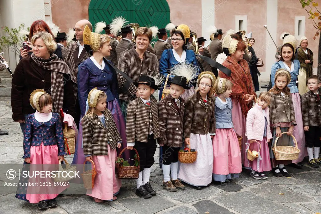 Austria, Lower Austria, Wachau, Waldviertel, Spitz, People in traditional costume at harvest festival