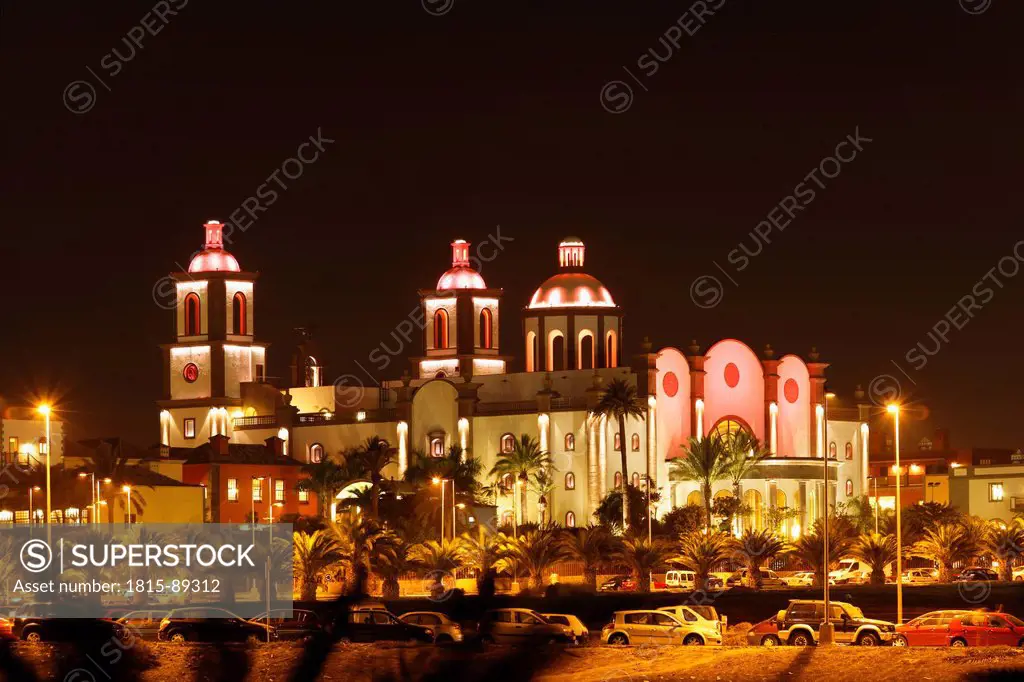 Spain, Gran Canaria, Costa Canario, Maspalomas, View of gran hotel villa del conde at night