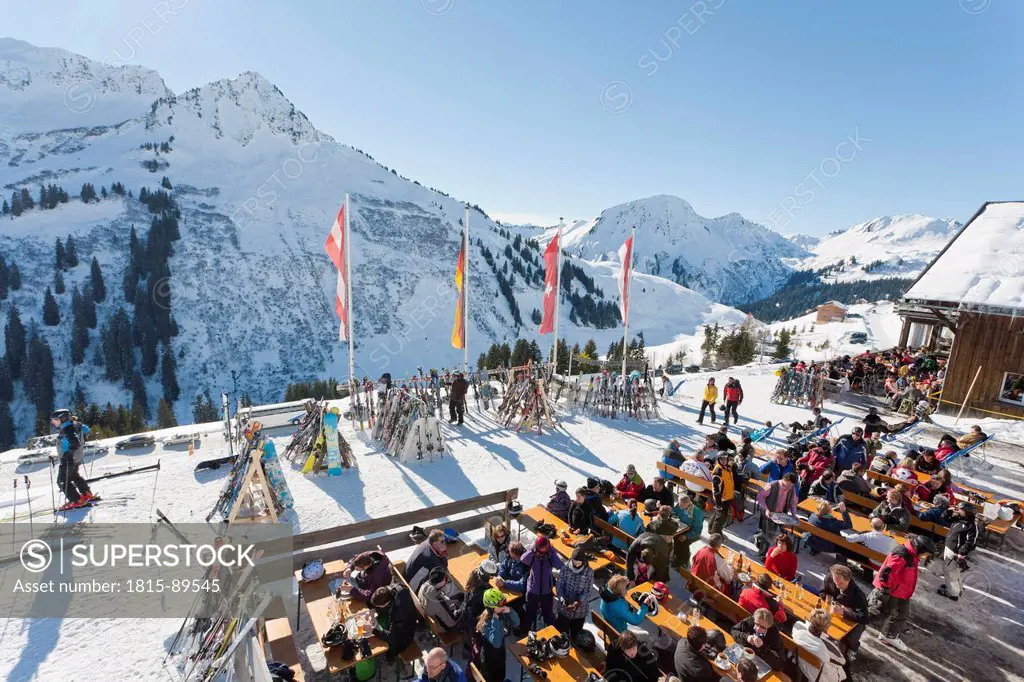 Austria, Vorarlberg, Damuls, People at Sonnenhof Sonnenalm restaurant and ski hut in winter