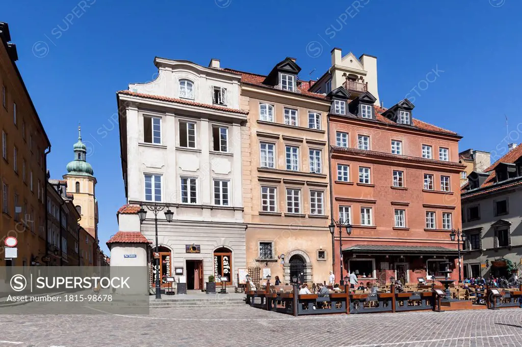 Poland, Warsaw, People on Plac Zamkowy Street at Castle Square