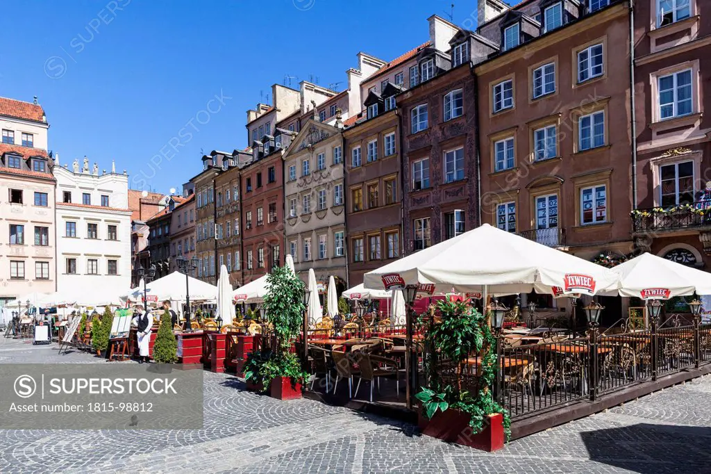 Poland, Warsaw, People at Warsaws Old Town Market Place