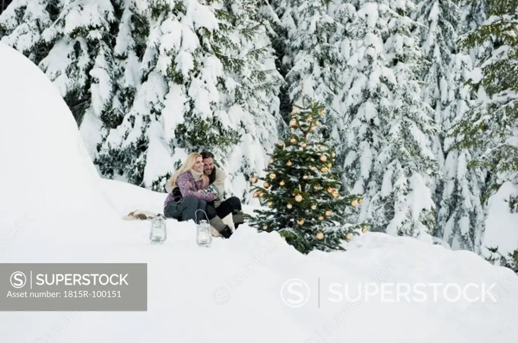 Austria, Salzburg County, Couple celebrating christmas in snowy landscape