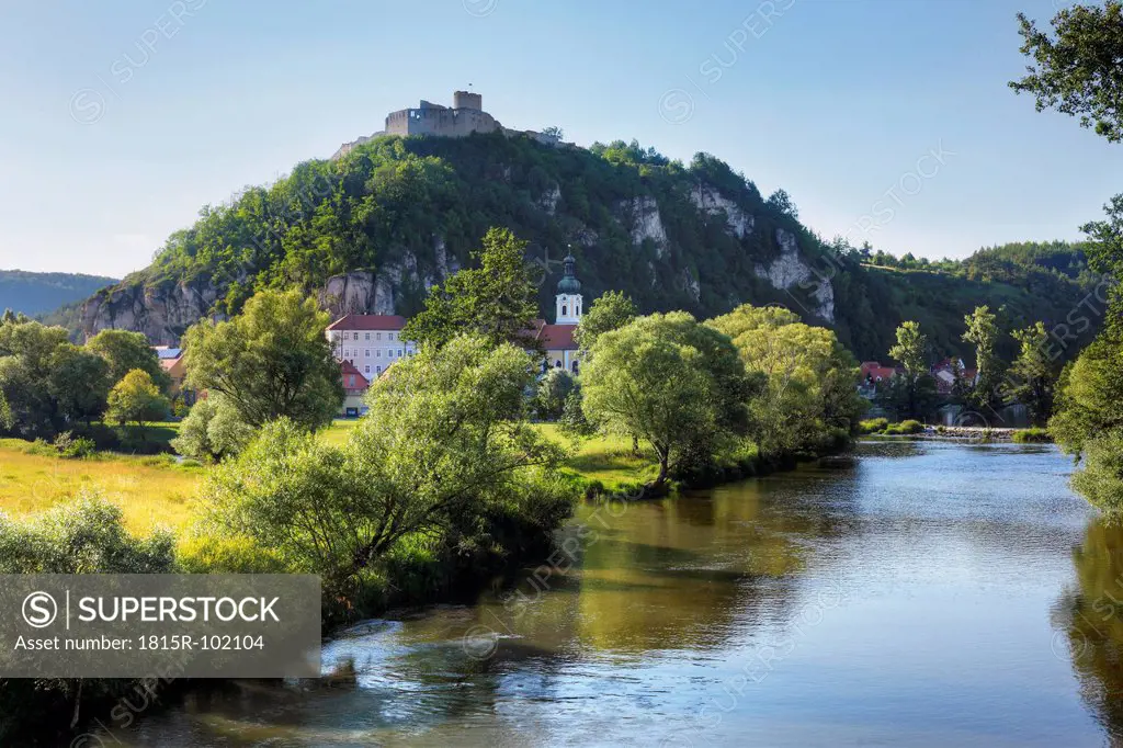Germnay, Bavaria, Kallmunz, View of building with Naab River
