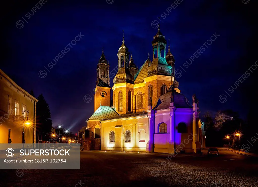 Poland, Poznan, View of Archcathedral Basilica of St Peter and St Paul
