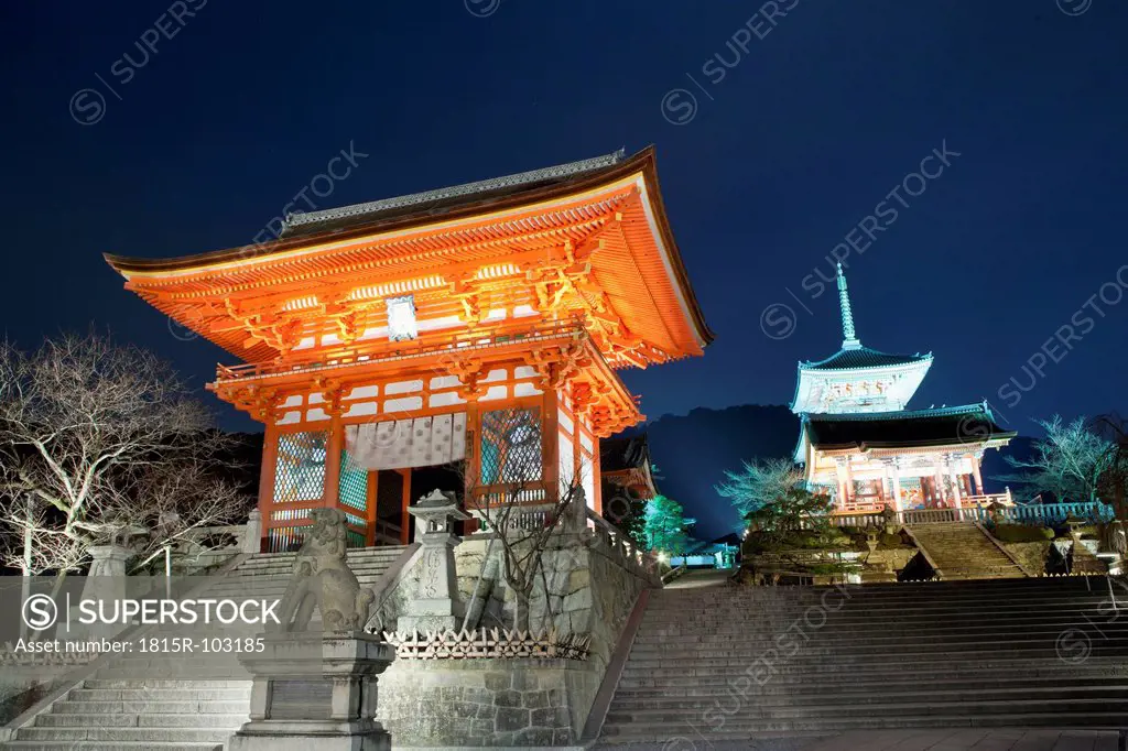 Japan, Kyoto, Entrance of the Kiyomizu dera Temple