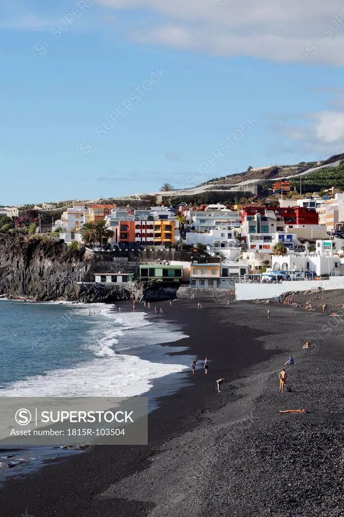 Spain, Canary Islands, La Palma, People on beach