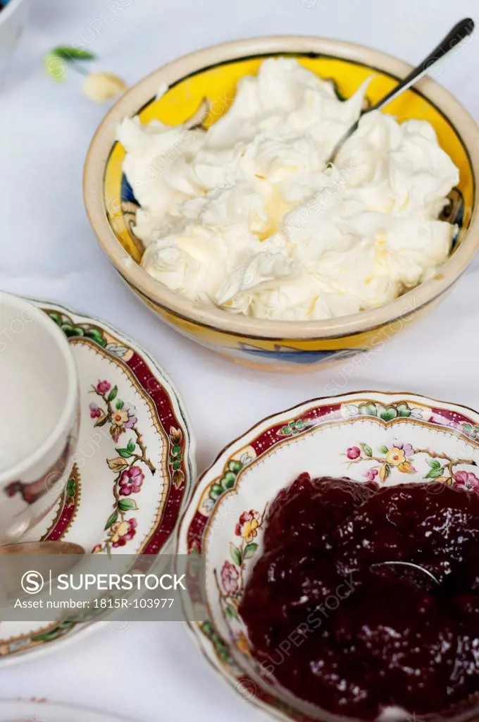 Germany, Hesse, Frankfurt, Jam and clotted cream on table, close up