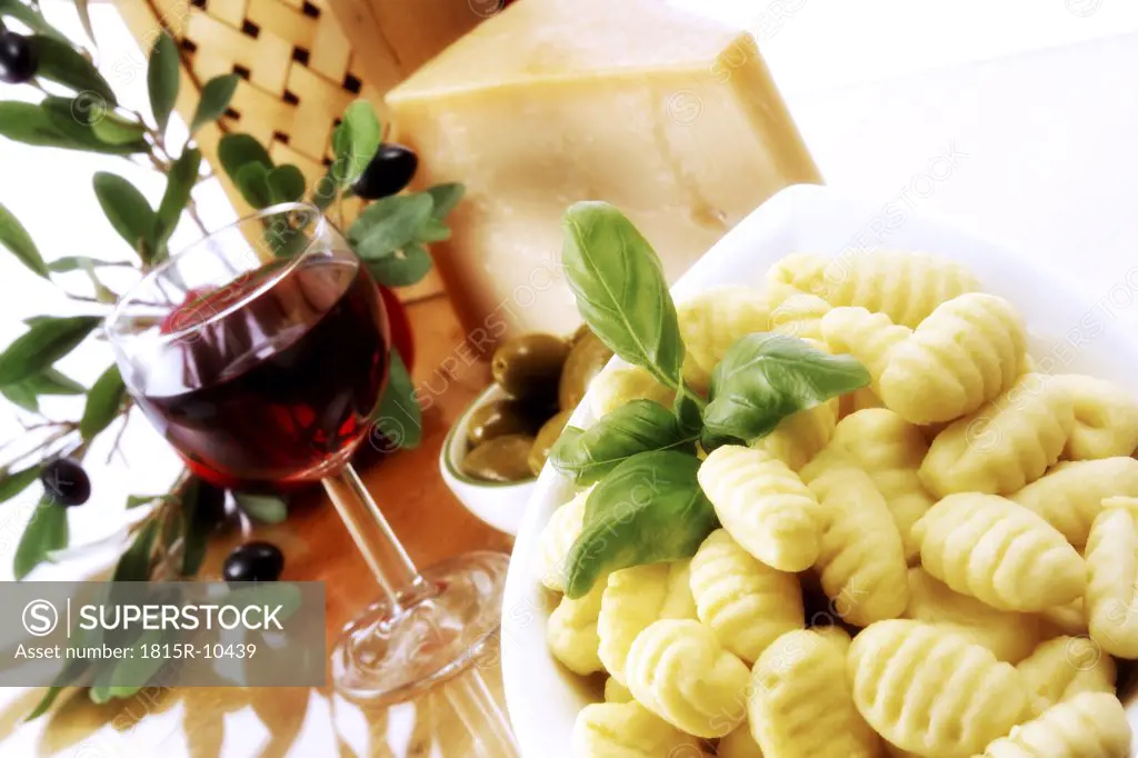 Fresh gnocchi ,red wine and cheese