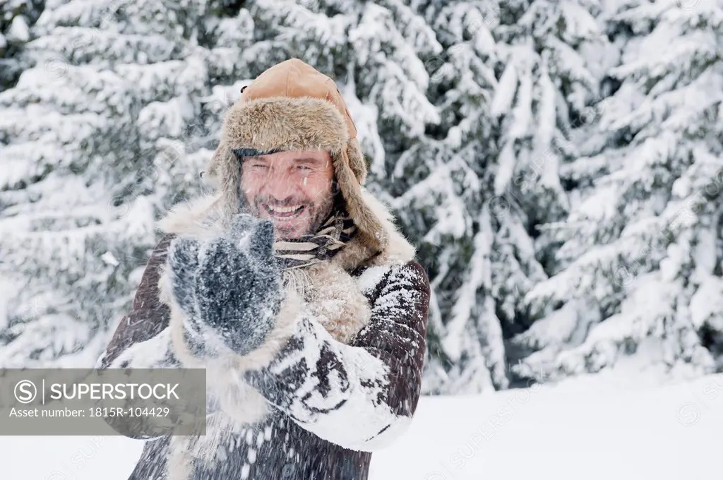 Austria, Salzburg County, Mature man having fun in snow, smiling