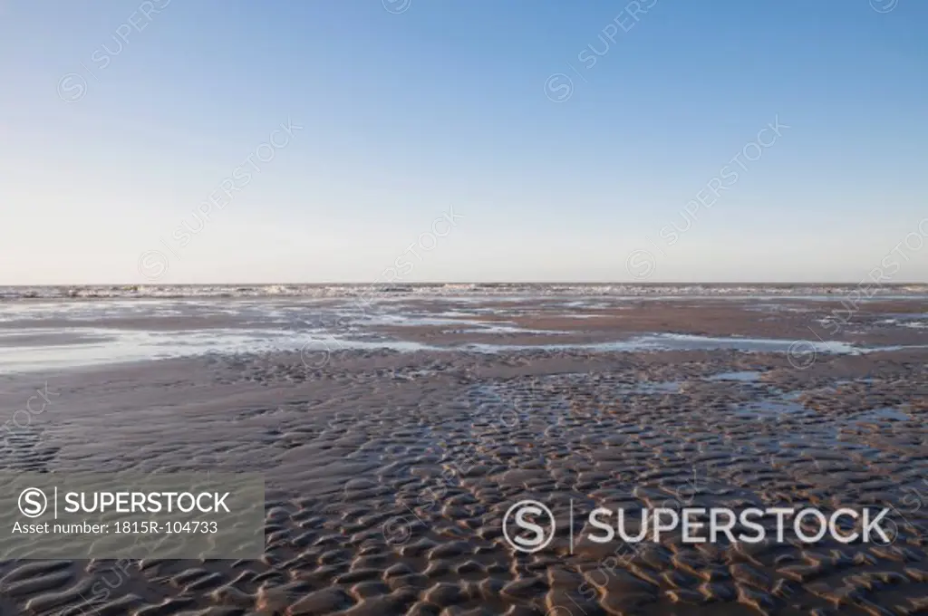 Belgium, Flanders, View of beach with North Sea