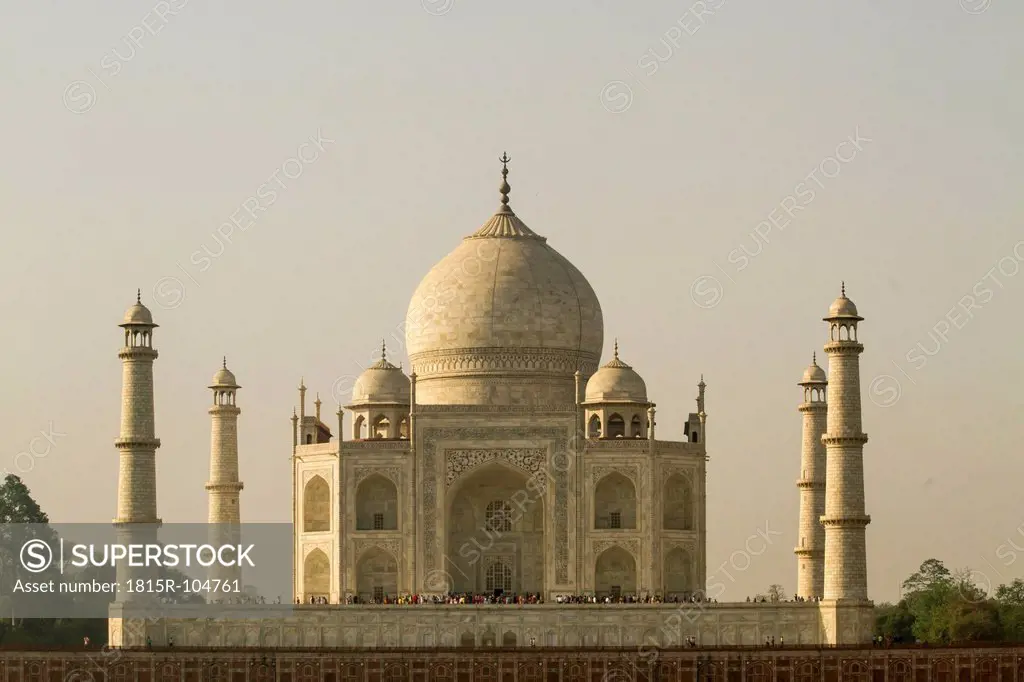 India, Agra, People at Taj Mahal