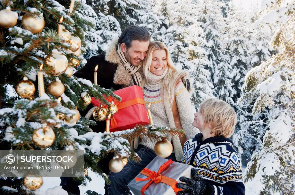 Austria, Salzburg County, Family celebrating christmas in snow