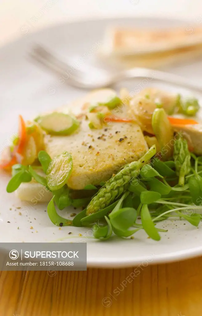 Roasted tofu with asparagus, vinaigrette and tramezzini on plate