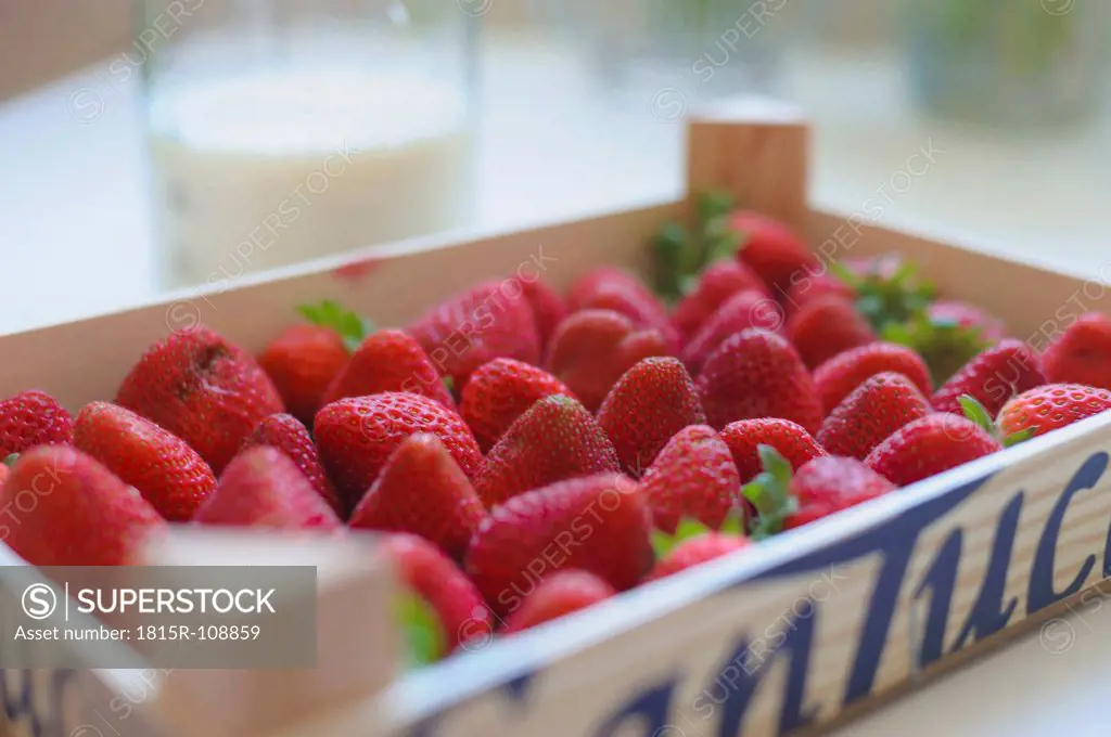 Germany, Saxony, Box of strawberries, close up