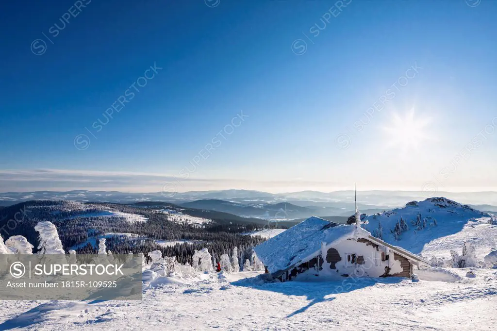 Germany, Bavaria, View of snow covered mountain hut at Bavarian Forest