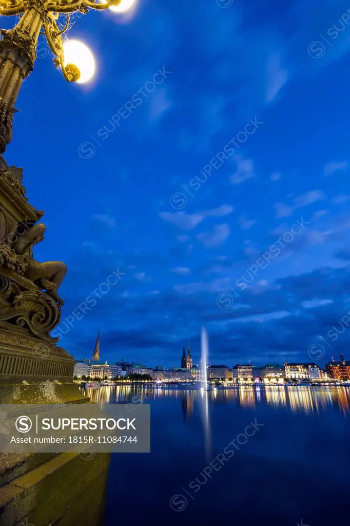 Germany, Hamburg, Inner Alster and Alster fountain at night
