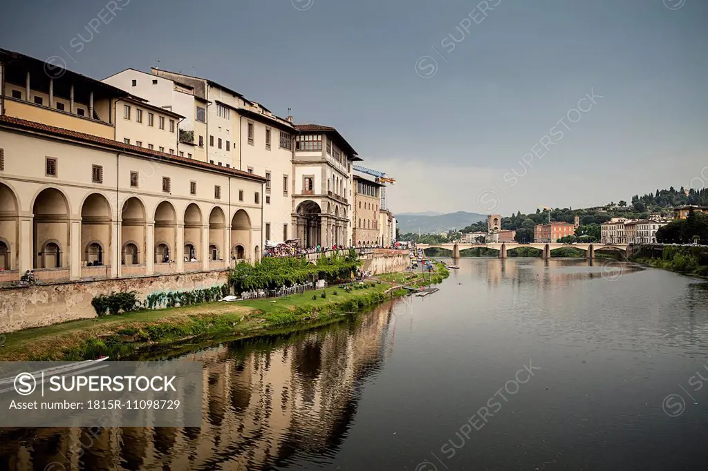 Italy, Tuscany, Florence, view to Arno River