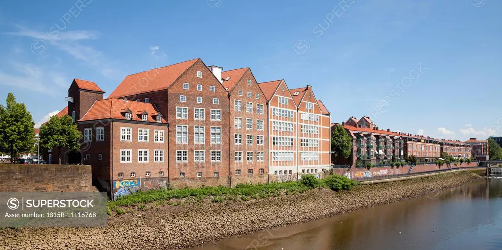 Germany, Bremen, view to Weserburg at peninsula Teerhof