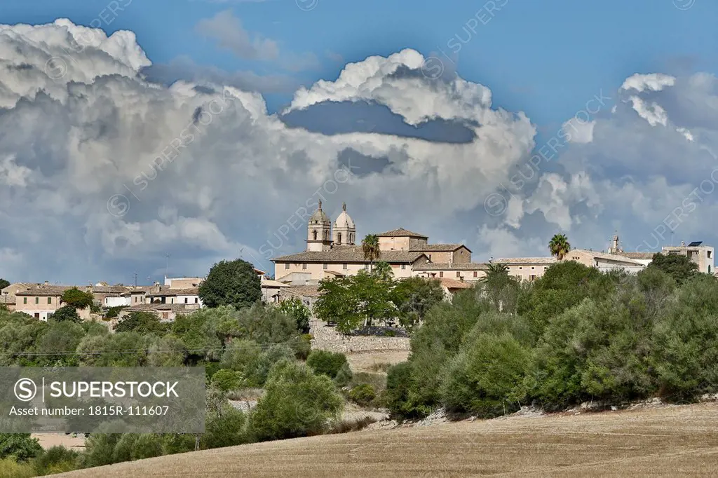 Spain, Mallorca, View of Villafranca de Bonany