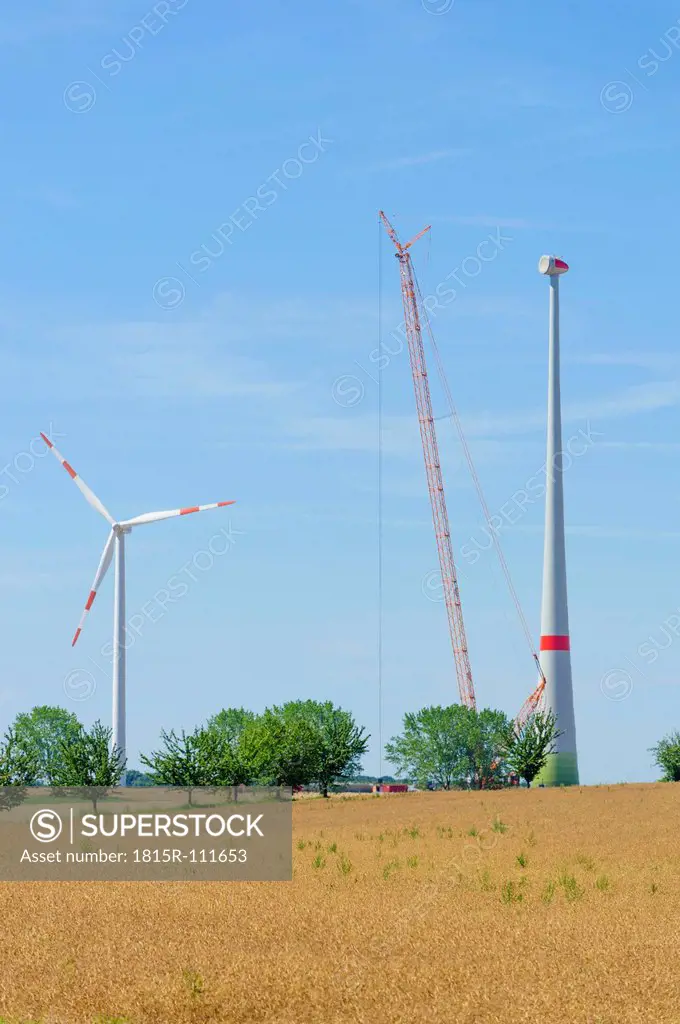 Germany, Saxony, Construction of wind wheel with crane
