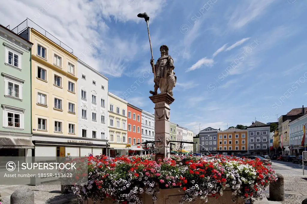 Austria, Upper Austria, Main square in Ried im Innkreis with Dietmar Fountain