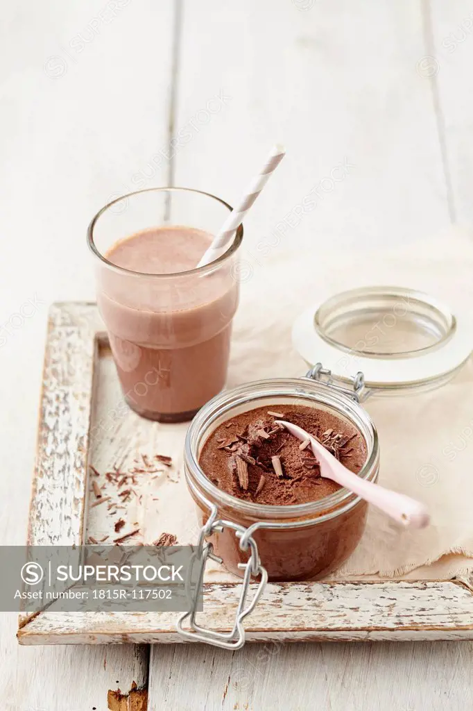 Mousse au Chocolat in jar and hot chocolate in glass on table