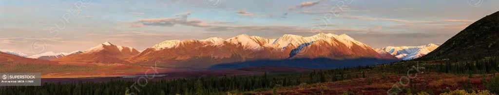 USA, Alaska, View of landscape with Alaska Range in autumn