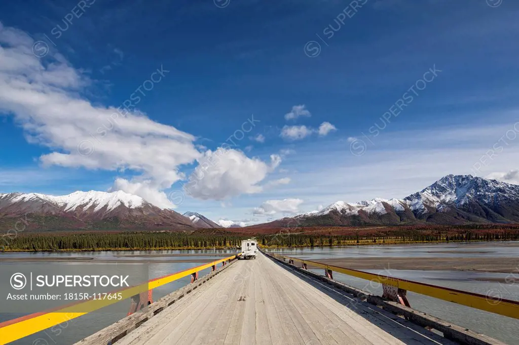 USA, Alaska, Denali Highway crossing Susitna River