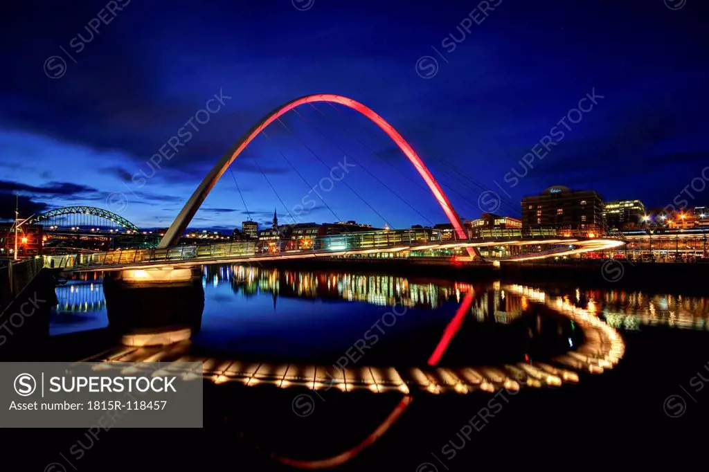 United Kingdom, England, Newcastle, View of River Tyne and Millenium Bridge