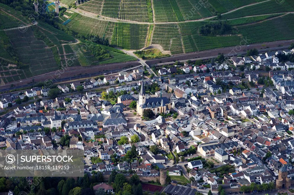 Europe, Germany, Rhineland Palatinate, View of Bad Neuenahr Ahrweiler with city gates and vineyards