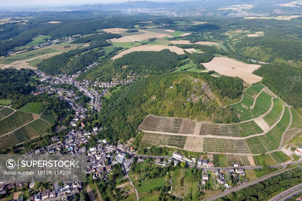 Europe, Germany, Rhineland Palatinate, View of Bad Neuenahr Ahrweiler of Heppingen, Landskrone with Chapel of our Lady and vineyard