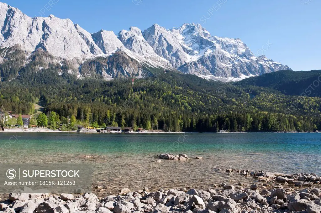 Germany, Bavaria, View of Lake Eibsee with Zugspitze and Wetterstein mountains in background