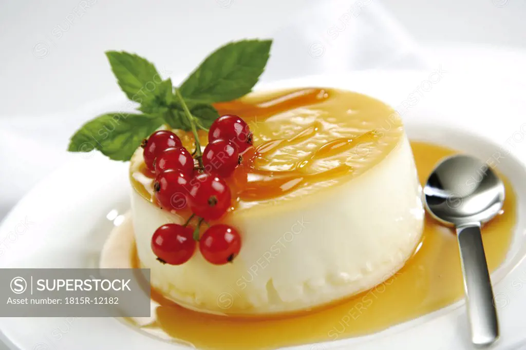 Creme caramel with red currents
