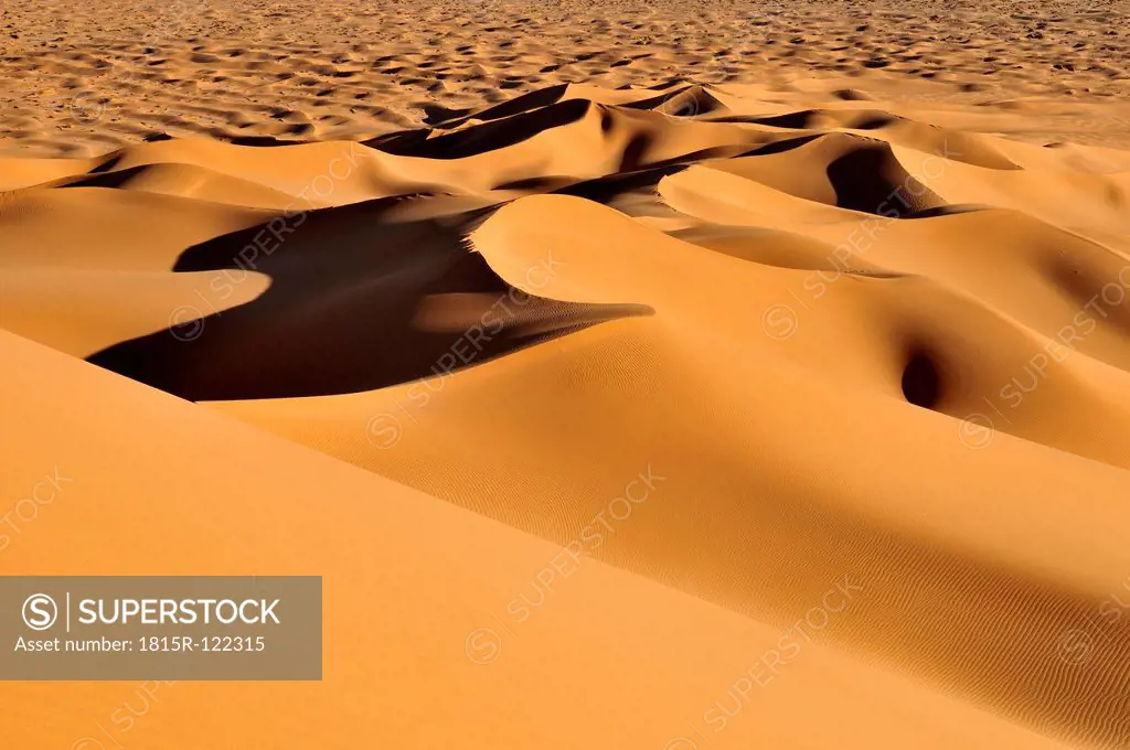 Algeria, View of sand dunes at Erg Tihoulahoun