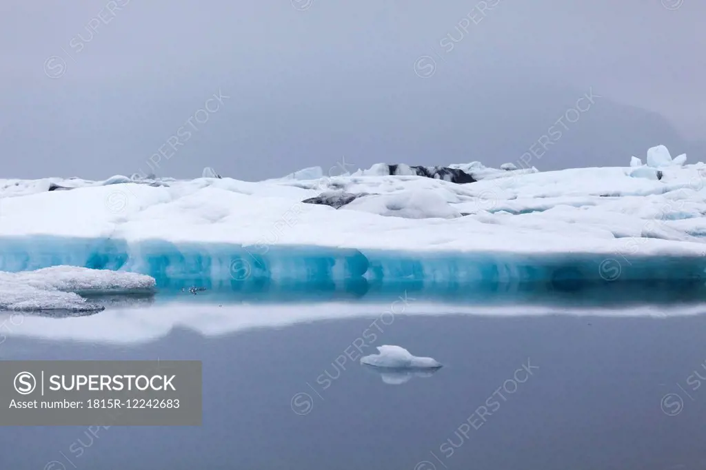 Iceland, Jokurlsarlon, glacier lake