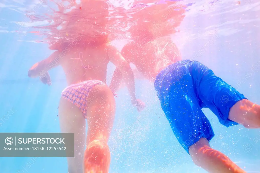South Africa, Capetown, Young couple swimming in pool underwater