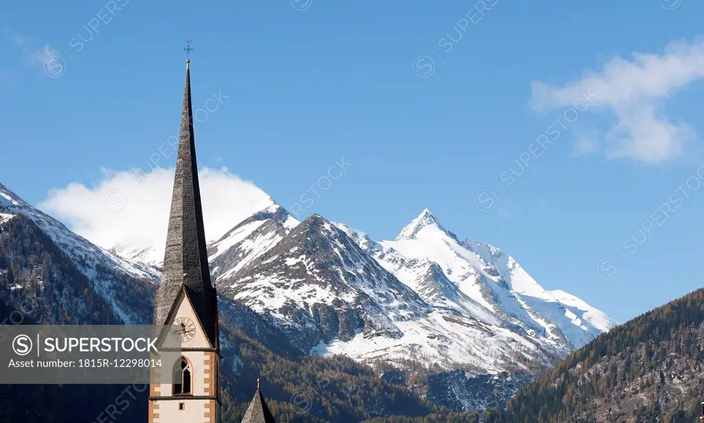 Austria, Carinthia, Heiligenblut am Grossglockner, Hohe Tauern, parish church in front of Grossglockner
