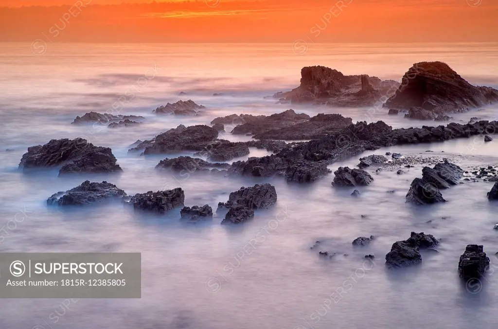 Portugal, Alentejo, Odemira, Rocks at the coast of Lapa das Pombas