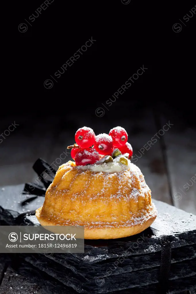 Mini Gugelhupf filled with ricotta and cream cheese garnished with red currants