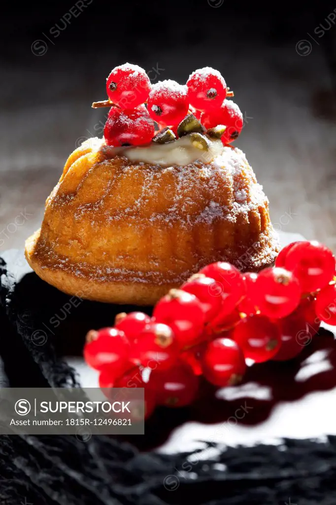 Mini Gugelhupf filled with ricotta and cream cheese garnished with red currants