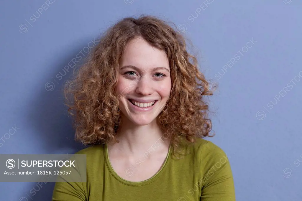 Germany, Bavaria, Munich, Young woman smiling, portrait