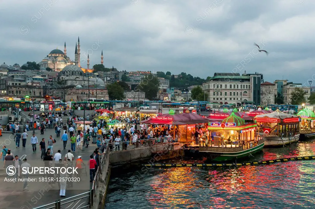 Turkey, Istanbul, Eminonu Harbor