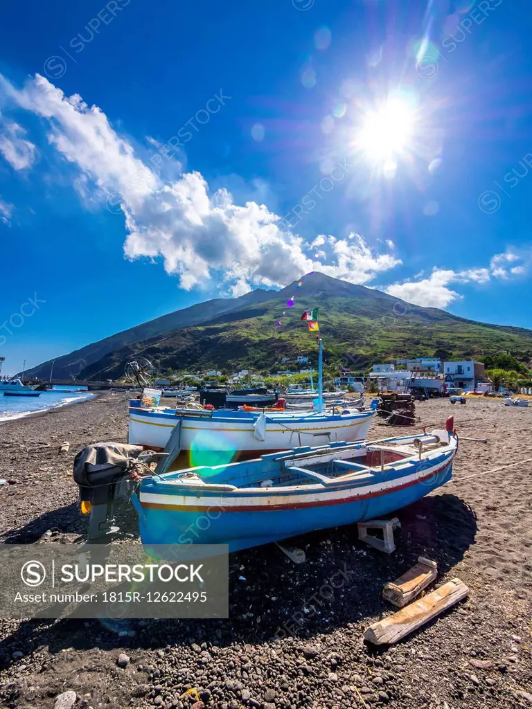 Italy, Sicily, Aeolian Islands, Isola Stromboli, fishing boats on the beach