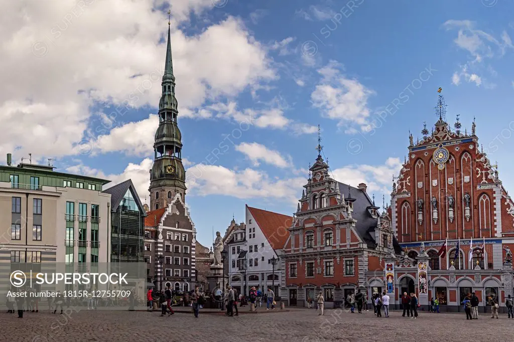 Latvia, Riga, Townhall Square with St. Peter's Church and House of the Blackheads