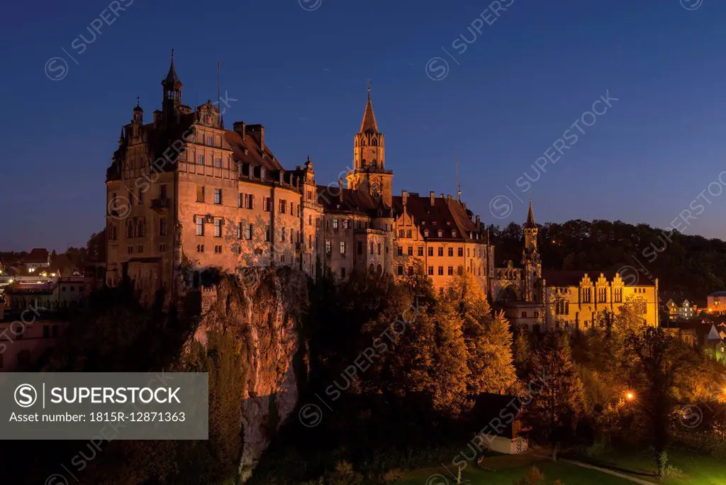 Germany, Baden Wuerttemberg, Sigmaringen, View of Sigmaringen Castle at night
