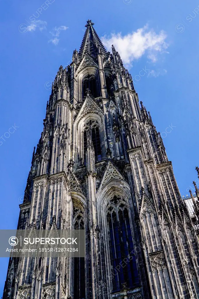 Germany, Cologne, view to tower of Cologne Cathedral from below